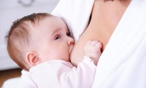 Trẻ sơ sinh đột nhiên bú ít ngủ nhiều có sao không?